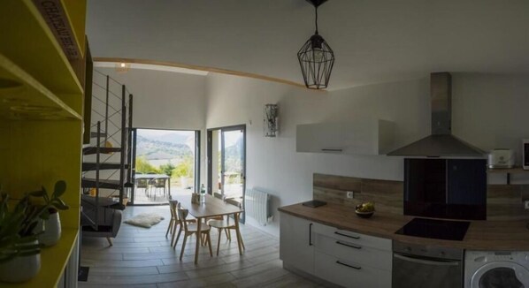 Comfort cottage, en-suite badkamer, uitzicht op bergen | Restaurant