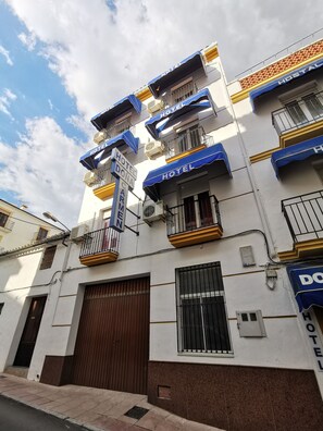 Front of property - Hotel Doña Carmen (Ronda)