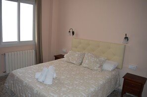 Double Room | Desk, free WiFi, bed sheets - Hotel Doña Carmen (Ronda)