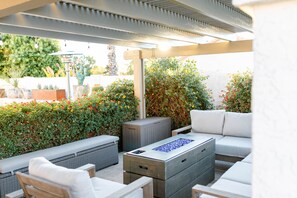Terrace/patio - Stunning 3 BR, 2 Bath, Pool, Game Room, North Central Scottsdale (Scottsdale)