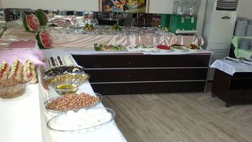 Tägliches inbegriffenes Frühstücksbuffet