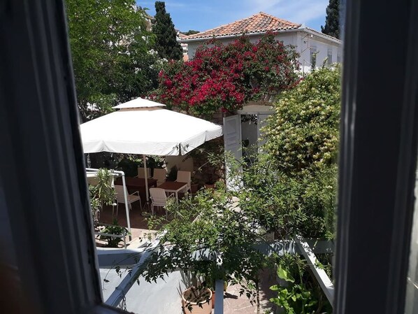 Traditional Standard Triple Room | Garden view - Miranda Hotel (Hydra)