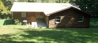 Charming Relaxing House, 2 ac.Stores,Restaurants,Trails,Lake,River,Paved Drive