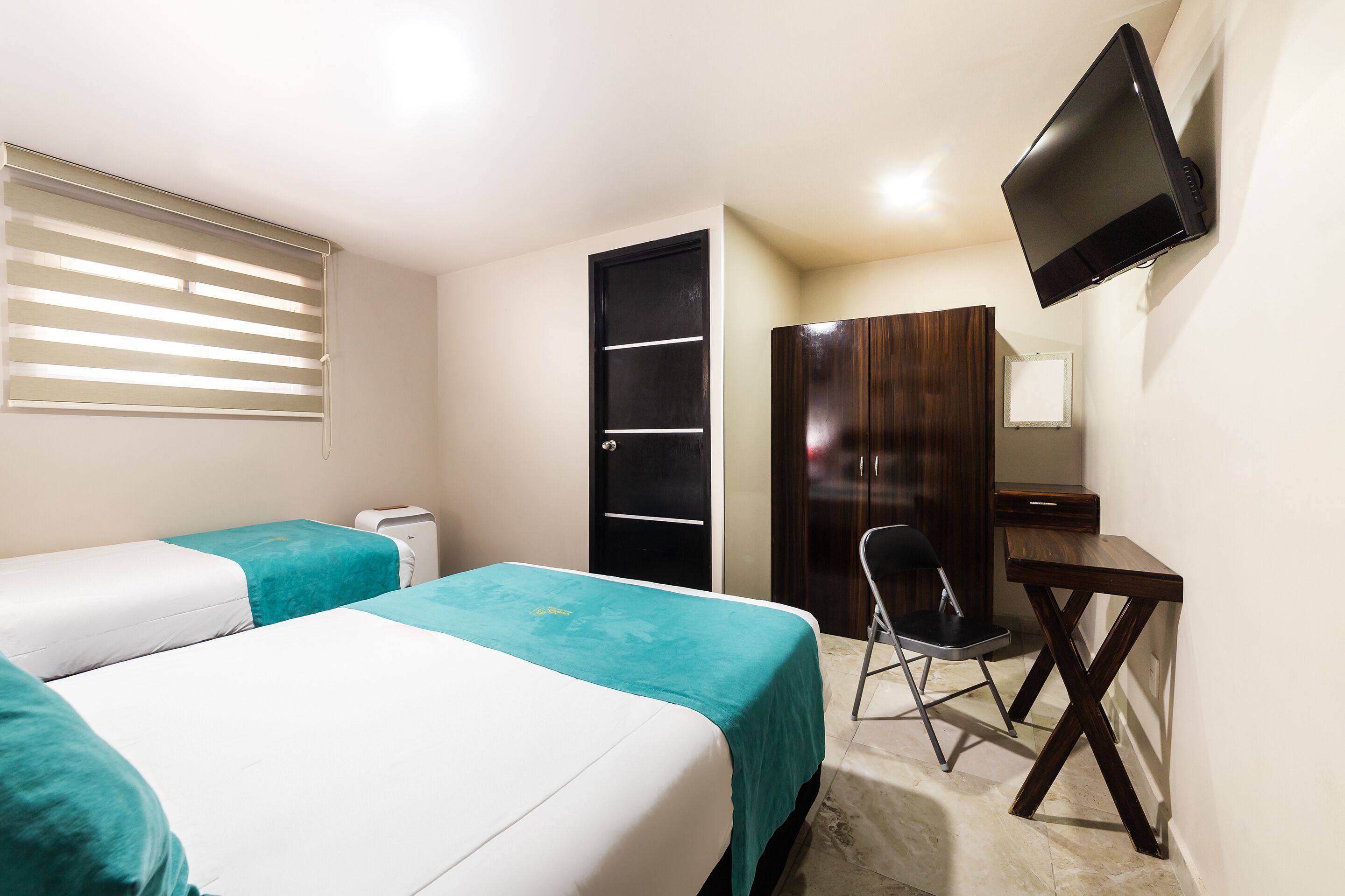 standard triple room | 1 bedroom, desk, iron/ironing board, free wifi