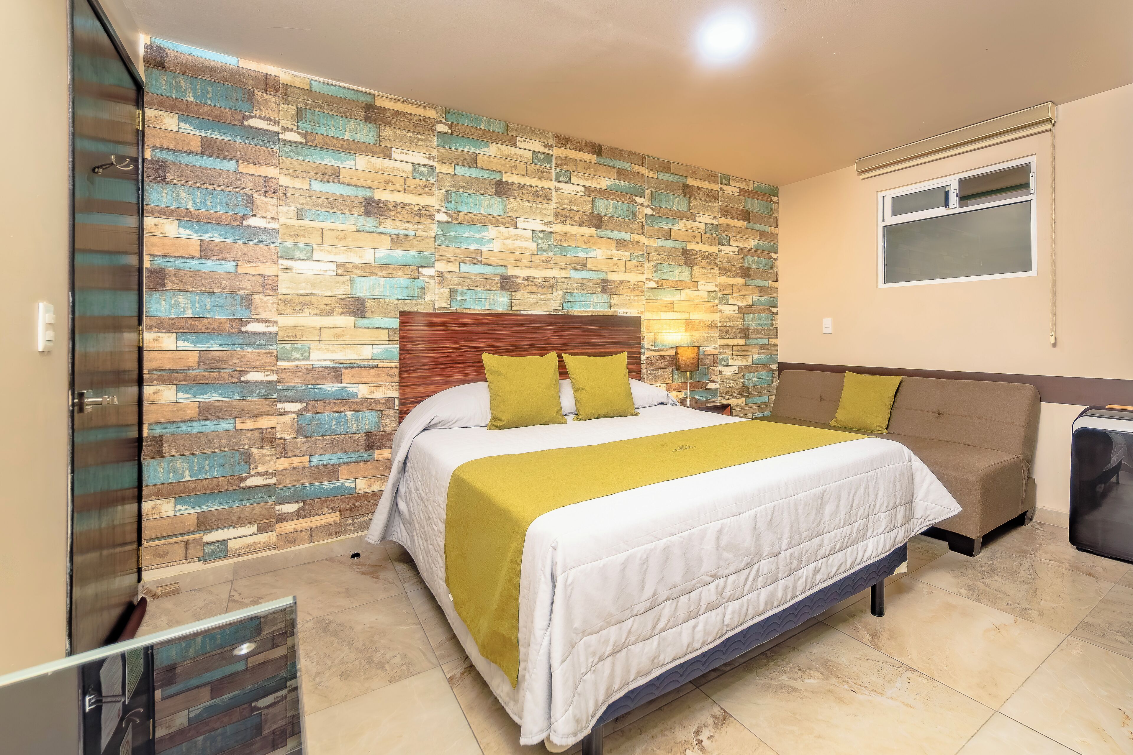 Basic Room, 1 Queen Bed | Desk, iron/ironing board, free WiFi, bed sheets