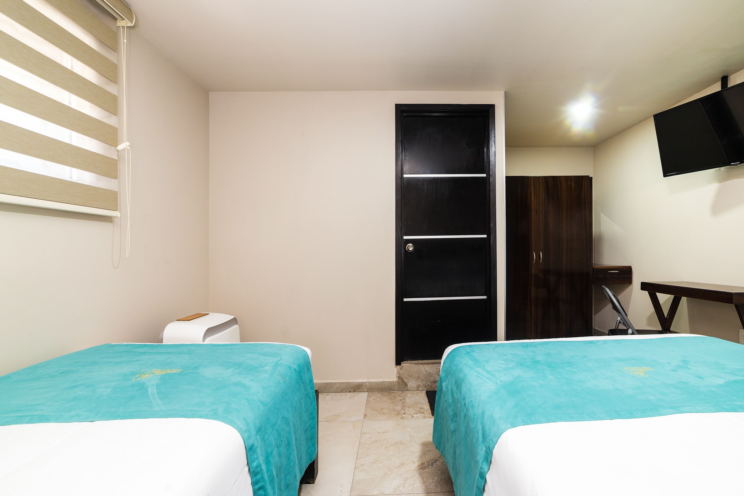 standard triple room | 1 bedroom, desk, iron/ironing board, free wifi