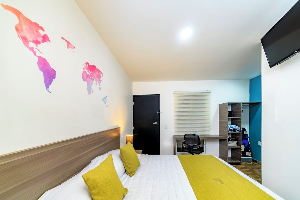 Executive Room, 1 King Bed | Desk, iron/ironing board, free WiFi, bed sheets