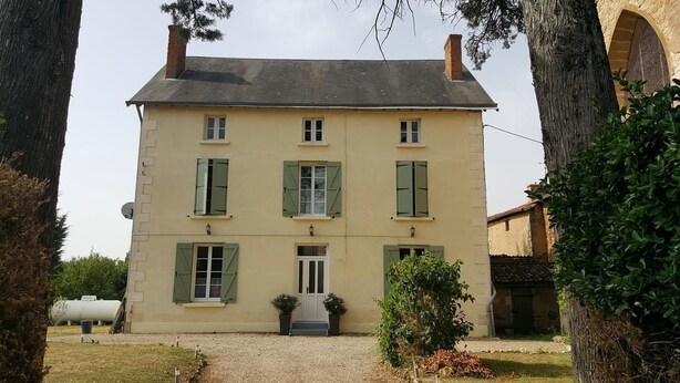 Front of property - Chez Keona (Le Vigeant)
