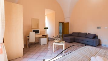 Doppelzimmer (Aoxenton) | 1 Schlafzimmer, Daunenbettdecken, Schreibtisch