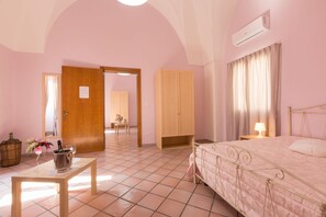 豪華四人房, 多張床, 庭園景 (Rudhia) | 1 間睡房、羽絨被、書桌、手提電腦工作空間