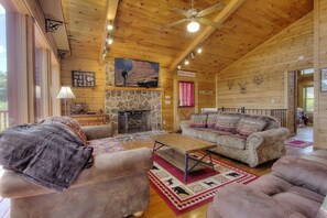 Smart TV, chimenea, videojuegos y futbolito