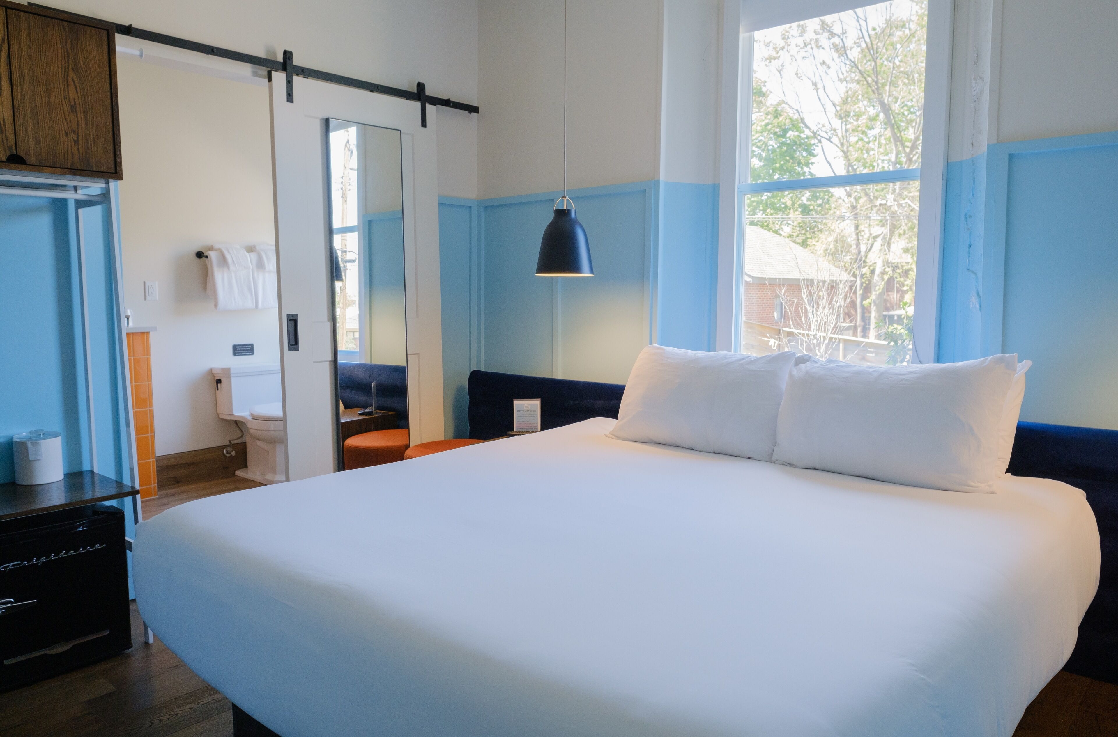 Room 1:3 - Classic King | Premium bedding, memory-foam beds, desk, laptop workspace