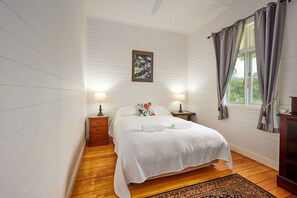 4 多间卧室、办公桌、熨斗/熨衣板、旅行婴儿床