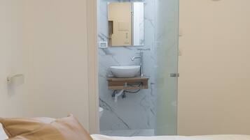 Kamar Comfort | Tirai kedap cahaya dan setrika/meja setrika