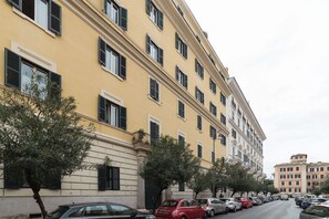 Exterior - GuestHost - Nice apartment located on the fourth floor of a characteristic Roman building recently renovated and very quiet, with lift (not suitable for the disabled)In 60 square meters of space it comfortably accommodates 3 people with a double bedroom  (Roma)