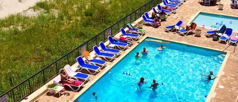 2 piscinas externas