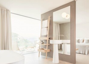 Familiesuite (No.2) | Bad | Designertoalettartikler, hårføner, badekåper og tøfler