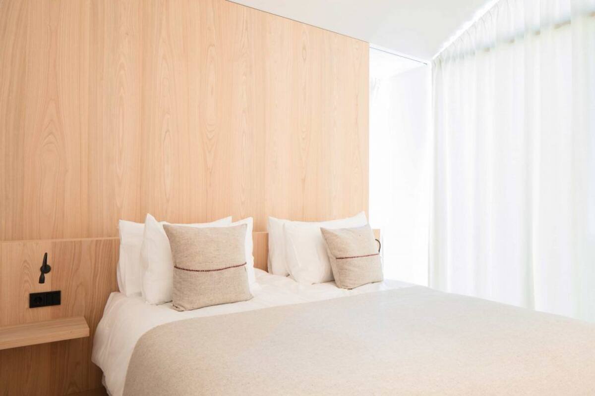 Town Suite | Minibar, desk, soundproofing, iron/ironing board (on request)