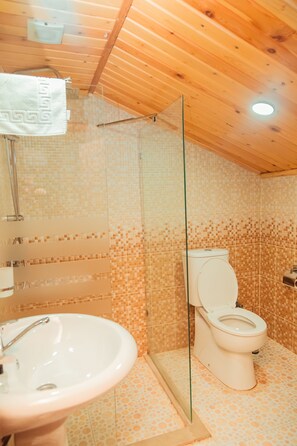 Comfort Double or Twin Room, 1 Queen Bed, Courtyard View | Bathroom - Marsel Hotel (Baku)