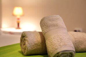 Hårtørrer, håndklæder