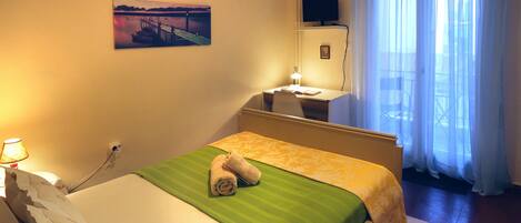 1 habitación, tabla de planchar con plancha, wifi y ropa de cama