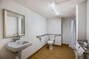 Shower, free toiletries, towels