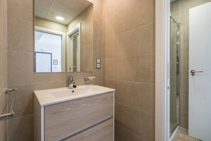 Shower, hair dryer, towels - Apartamento Arenales (Arenales del Sol) (Arenales del Sol)