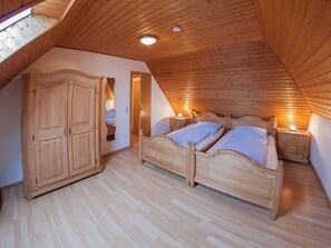 3 soverom, strykejern/-brett, reiseseng for barn og wi-fi