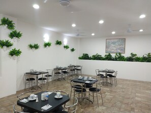 Breakfast area - BB INN (Tondoroque)