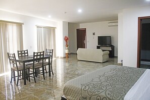 Chambre Supérieure, 1 très grand lit | 1 chambre, draps en coton égyptien, literie de qualité supérieure