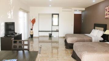 Habitación doble familiar, 2 camas matrimoniales | 1 habitación, sábanas de algodón egipcio y ropa de cama de alta calidad