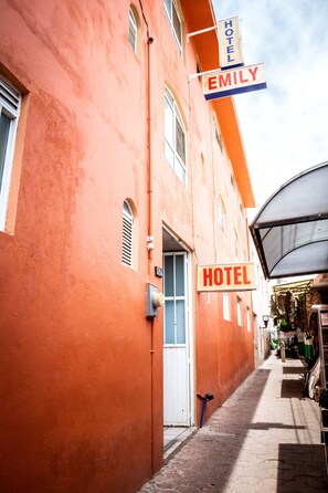 Exterior detail - Hotel Emily (León)