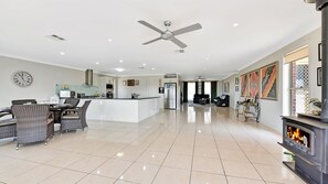 Interior - Noble Willow Homestead Lovedale. Super Spacious, with views and pool (Lovedale)
