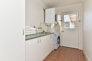 Interior - Noble Willow Homestead Lovedale with Views & Pool (Lovedale)