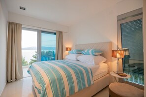 5 chambres, fer et planche à repasser, Wi-Fi, draps fournis