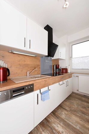 Kühlschrank, Mikrowelle, Geschirrspüler