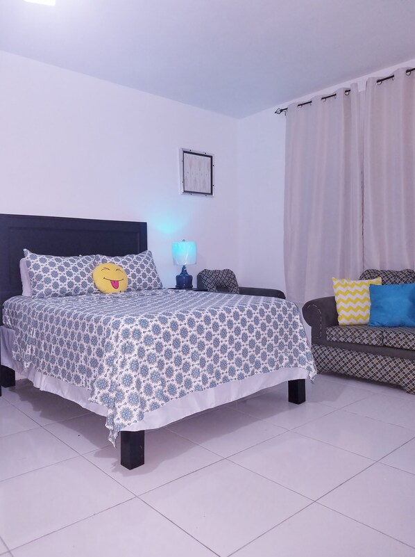 1 chambre, fer et planche à repasser, Wi-Fi, literie fournie