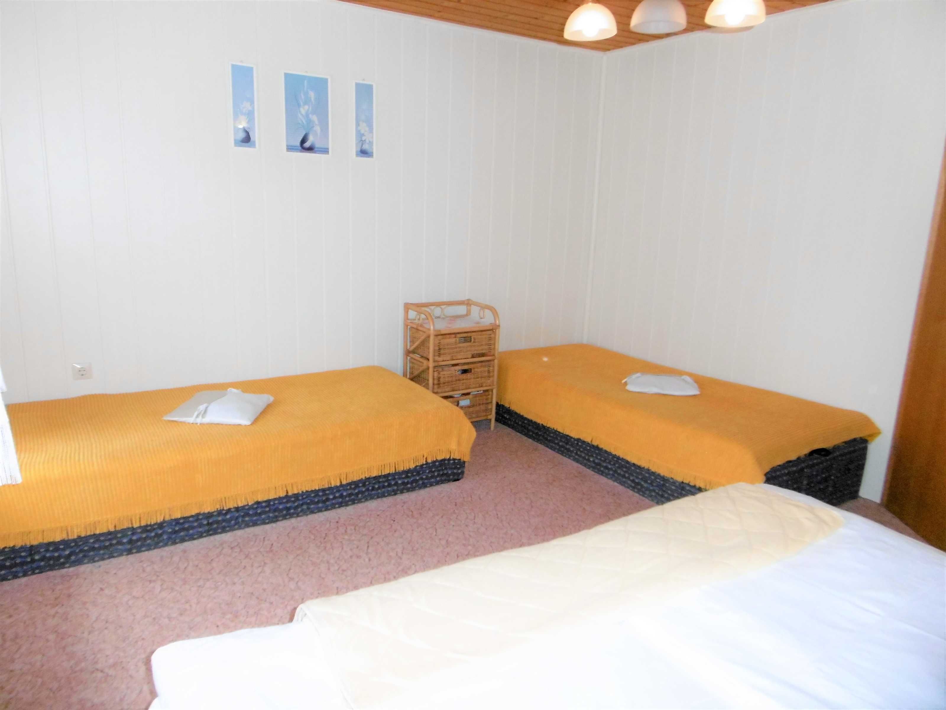 2 Schlafzimmer, Reisekinderbett, Bettwäsche