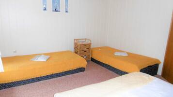2 Schlafzimmer, Reisekinderbett, Bettwäsche