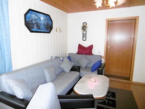 Unclassified image, 2 of 15, button