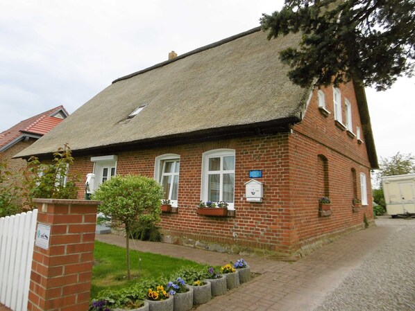 Unclassified image, 1 of 15, button