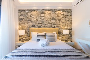 Appartement Luxe, vue mer (A4) | 1 chambre, coffres-forts dans les chambres, ameublement personnalisé