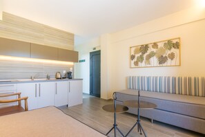 1 chambre, coffres-forts dans les chambres, ameublement personnalisé