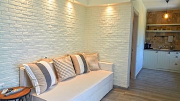 Superior appartement, uitzicht op zee (B2) | Woonruimte | Smart-tv