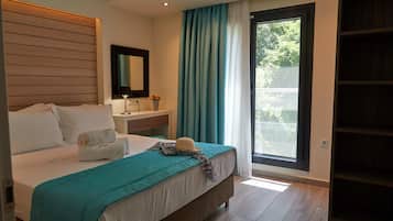Luxury Apartment, Sea View (B1) | 1 bedroom, in-room safe, individually furnished, blackout drapes