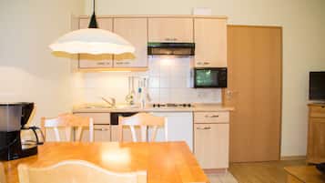 Kühlschrank, Mikrowelle, Geschirrspüler