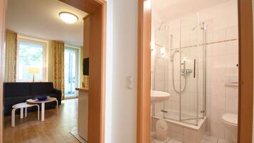 Dusche, Haartrockner, Handtücher