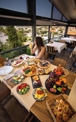 Petit déjeuner buffet compris tous les jours