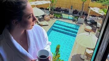 Memory foam-senger, minibar, safe på rommet og individuelt innredet