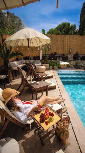 Seasonal outdoor pool, sun loungers - Parna Hotel (Ayvalik)